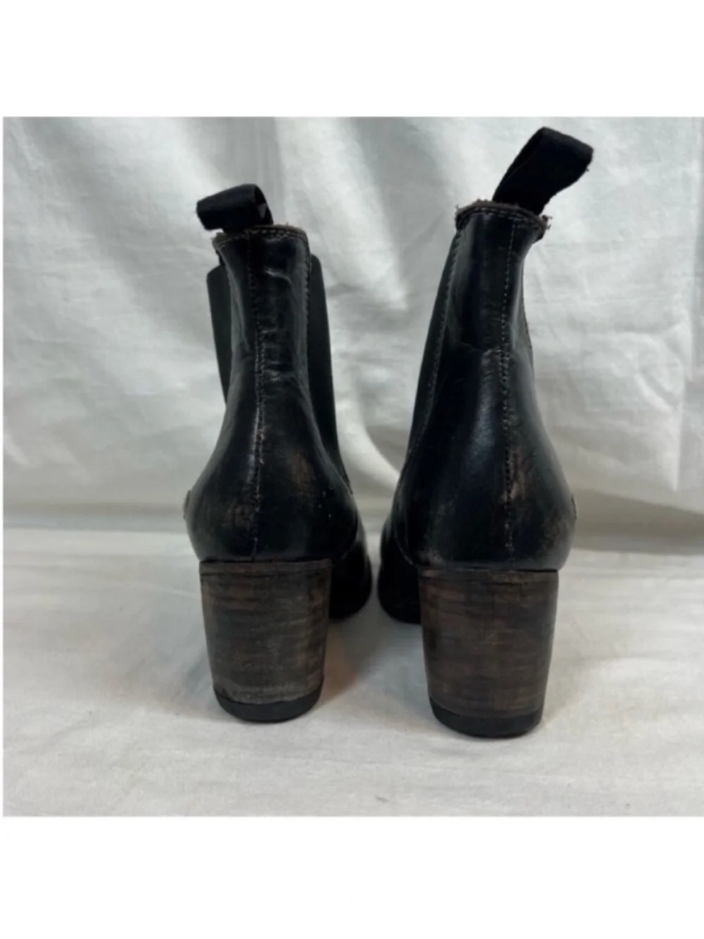 Bedstu leather heeled Chelsea booties rustic distress coastal cowgirl western